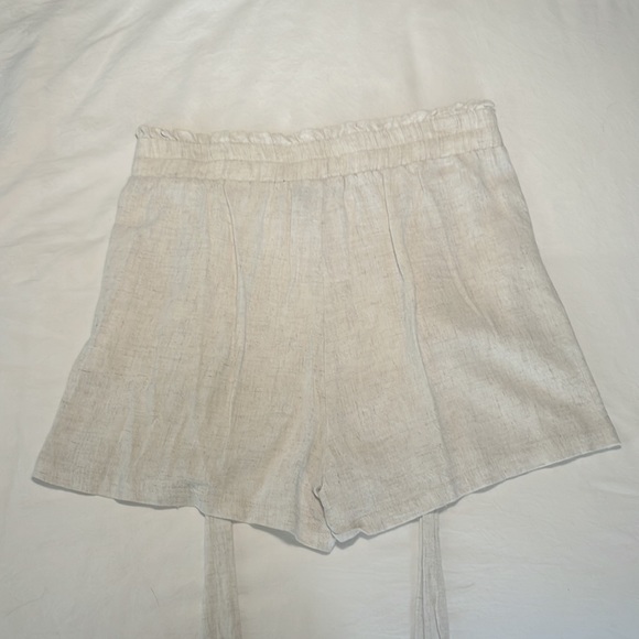 Cream Tie Front Shorts, Size Small - Picture 5 of 9